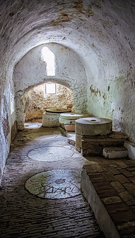 Interior del Molino del Algarrobo