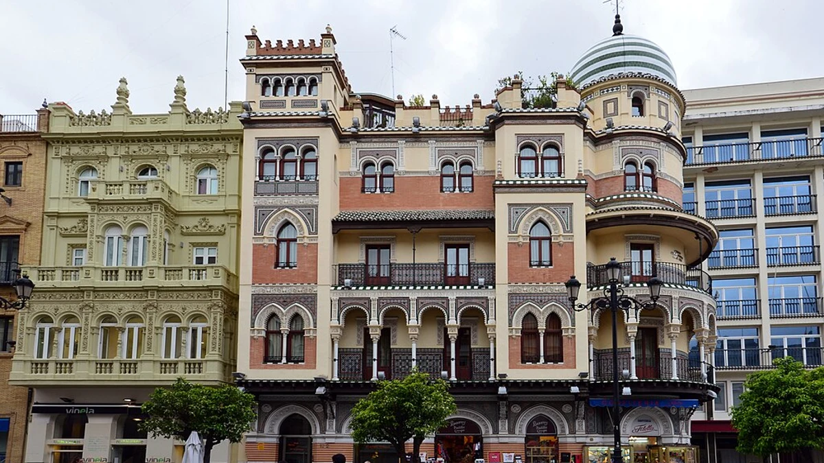 Historia del edificio La Adriática, uno de los más peculiares y curiosos de Sevilla