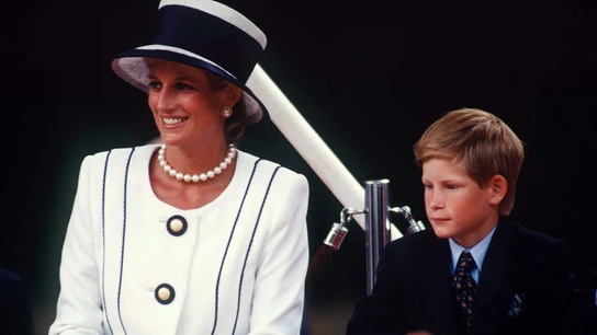 El príncipe Harry y su madre, Diana de Gales, en un acto público en 1995. El príncipe Harry y su madre, Diana de Gales, en un acto público en 1995.