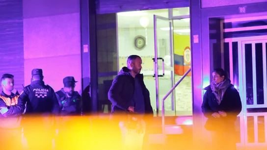 Varias personas y agentes de Policía en el lugar del homicidio en Torreagüera, Murcia. Varias personas y agentes de Policía en el lugar del homicidio en Torreagüera, Murcia.