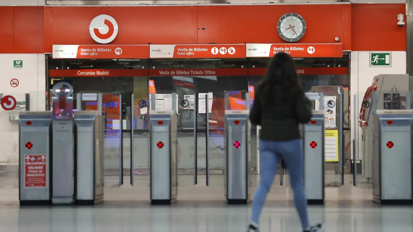 Imagen de archivo de los tornos de Cercanías Renfe del intercambiador de transportes de Nuevos Ministerios, en Madrid. Imagen de archivo de los tornos de Cercanías Renfe del intercambiador de transportes de Nuevos Ministerios, en Madrid.