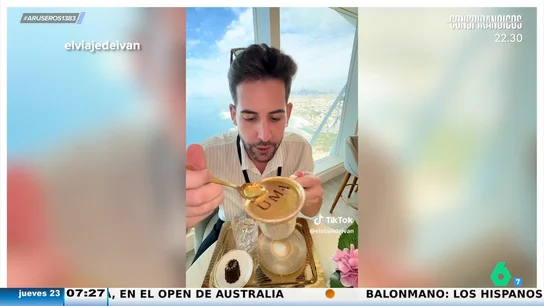 Un español prueba el café con oro que se sirve en el hotel más caro del mundo: "Me voy a comer sobre todo el oro, que es lo caro" Un español prueba el café con oro que se sirve en el hotel más caro del mundo: "Me voy a comer sobre todo el oro, que es lo caro"