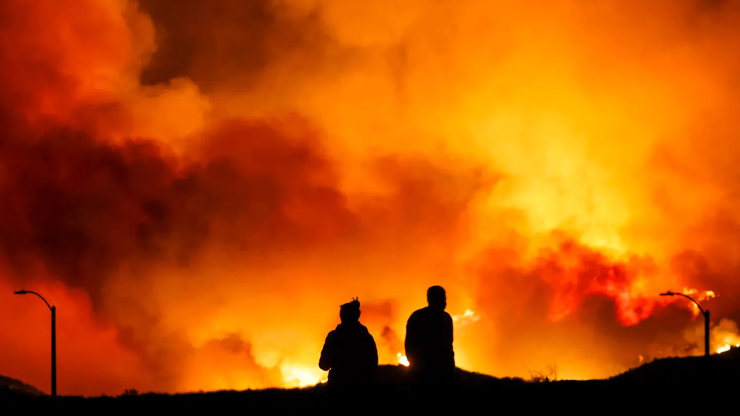 Incendio Hughes cerca de Santa Clarita, en el sur de California. Incendio Hughes cerca de Santa Clarita, en el sur de California.