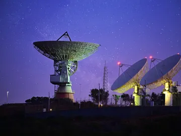 Antenas de una estación terrestre satelital Antenas de una estación terrestre satelital