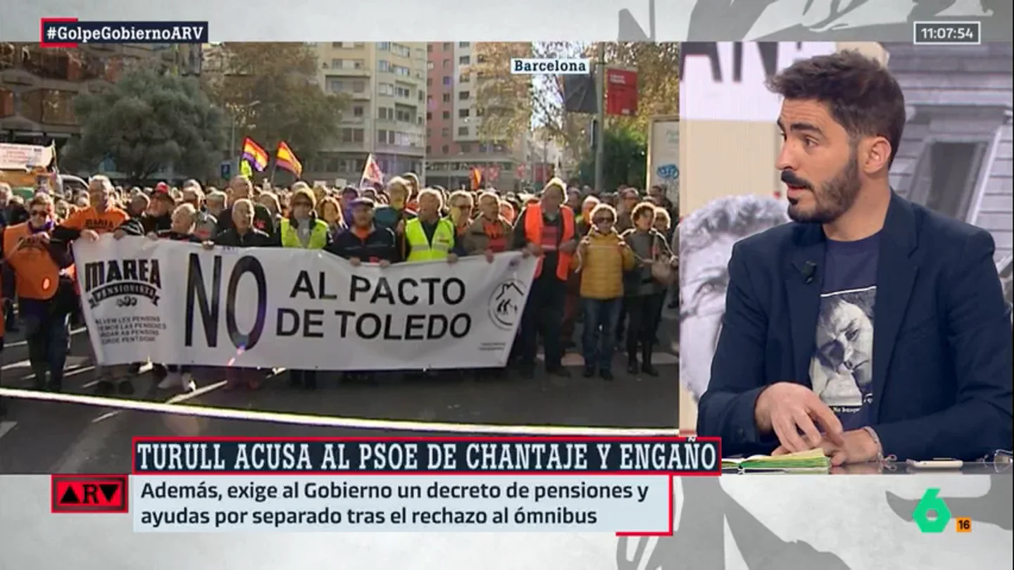 Juanma Lamet califica de "espectáculo" el 'choque' entre PP y PSOE: "Es gasolina para la antipolítica" Juanma Lamet califica de "espectáculo" el 'choque' entre PP y PSOE: "Es gasolina para la antipolítica"