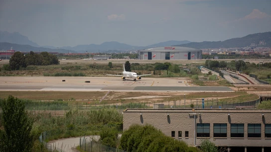 Imagen de un avión en el aeropuerto de Josep Tarradellas Barcelona-El Prat. Imagen de un avión en el aeropuerto de Josep Tarradellas Barcelona-El Prat.
