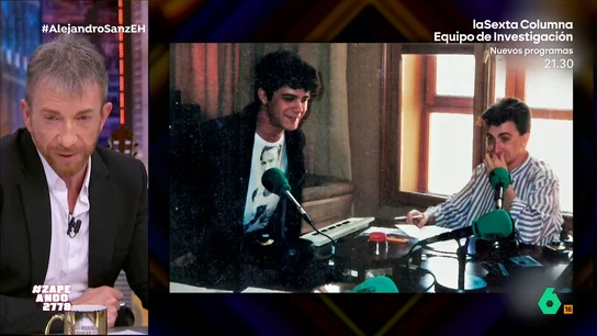 Pablo Motos bromea con Alejandro Sanz al recordar su primera entrevista: "Yo llevaba una camisa de mi madre" Pablo Motos bromea con Alejandro Sanz al recordar su primera entrevista: "Yo llevaba una camisa de mi madre"