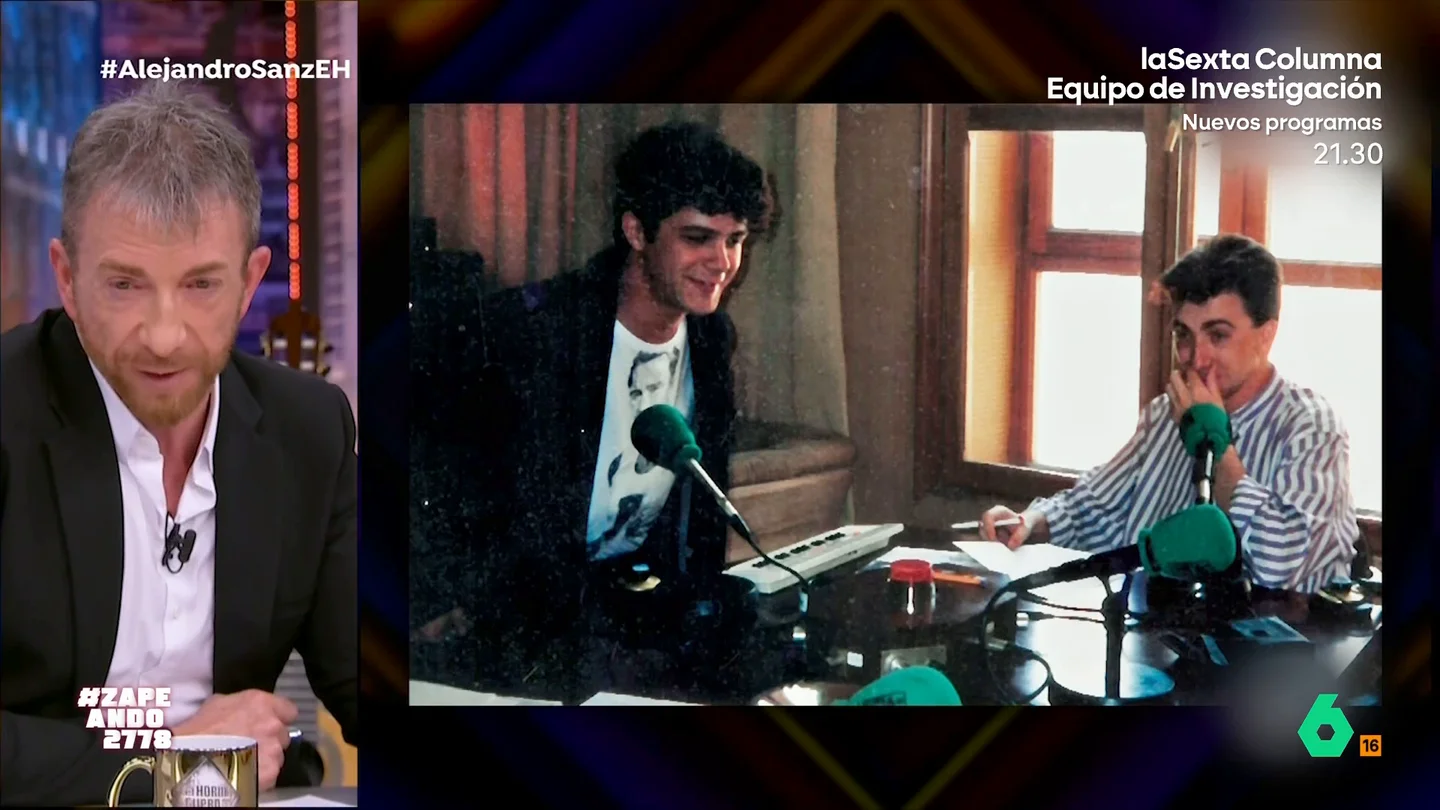 Pablo Motos bromea con Alejandro Sanz al recordar su primera entrevista: "Yo llevaba una camisa de mi madre" Pablo Motos bromea con Alejandro Sanz al recordar su primera entrevista: "Yo llevaba una camisa de mi madre"