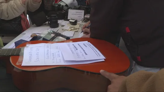 Manises celebra un mercadillo solidario con los objetos perdidos del Aeropuerto de Valencia Manises celebra un mercadillo solidario con los objetos perdidos del Aeropuerto de Valencia