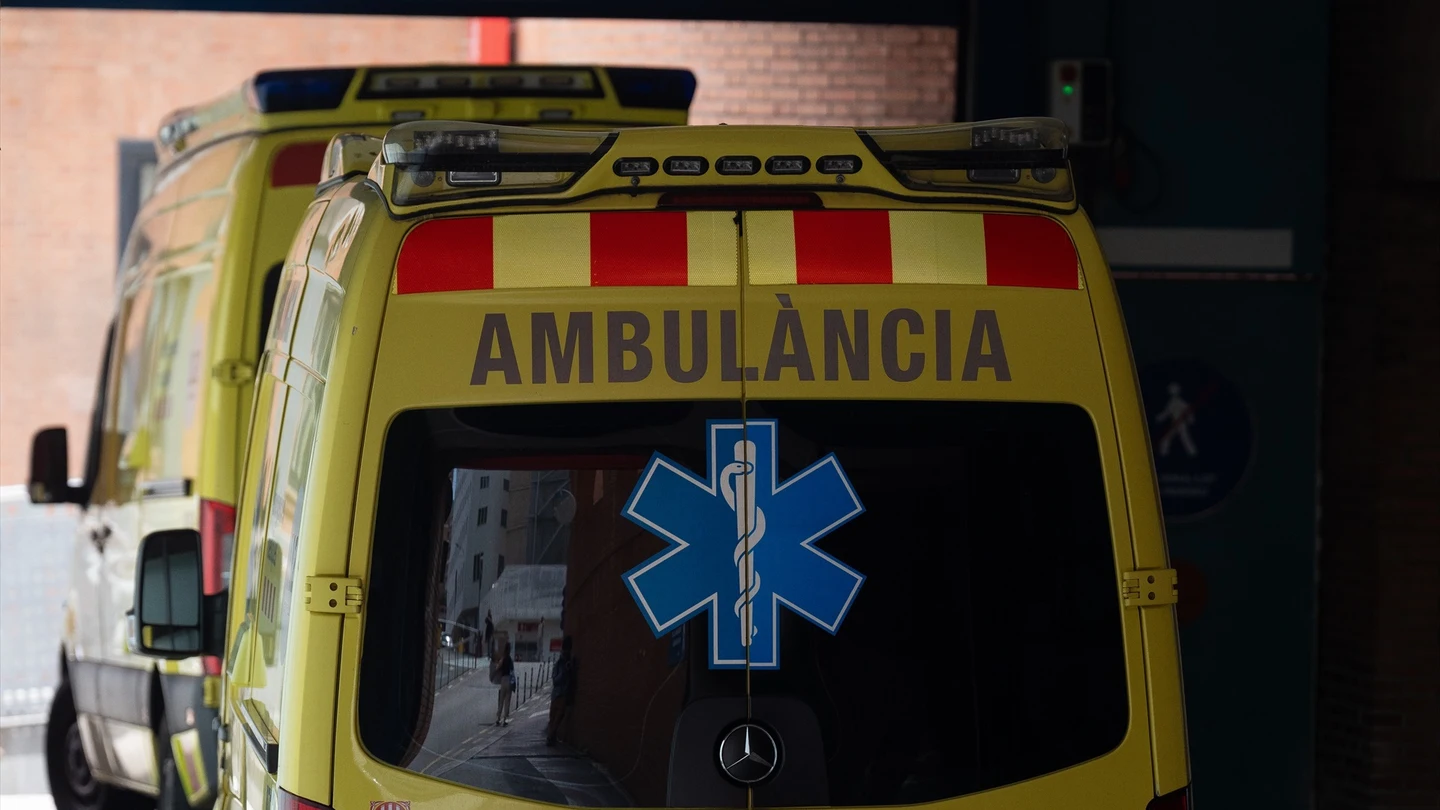 Imagen de archivo de una ambulancia en Barcelona. Imagen de archivo de una ambulancia en Barcelona.