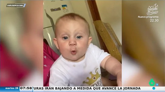 El divertido vídeo viral de un bebé que está aprendiendo a silbar: "Todavía no domina la técnica del todo" El divertido vídeo viral de un bebé que está aprendiendo a silbar: "Todavía no domina la técnica del todo"