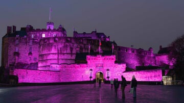 El castillo de Edimburgo en el aniversario de la liberación de Auschwitz