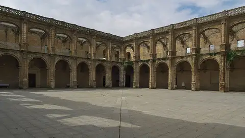 Patio del Monasterio de San Jerónimo de Buenavista de Sevilla Patio del Monasterio de San Jerónimo de Buenavista de Sevilla