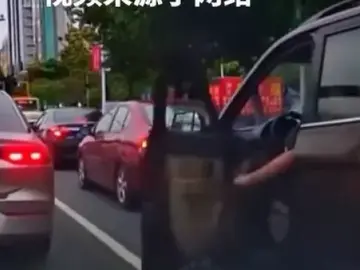 El sorprendente método para cambiar de carril en China: en España está prohibido El sorprendente método para cambiar de carril en China: en España está prohibido