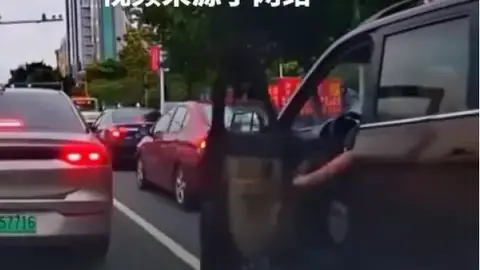 El sorprendente método para cambiar de carril en China: en España está prohibido El sorprendente método para cambiar de carril en China: en España está prohibido