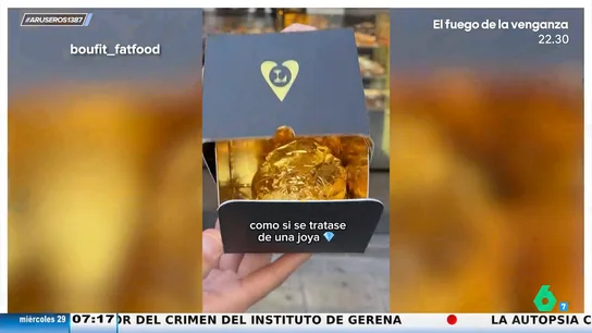 Así sabe el lujoso donut de oro que venden en una pastelería de Madrid y que cuesta 35 euros Así sabe el lujoso donut de oro que venden en una pastelería de Madrid y que cuesta 35 euros