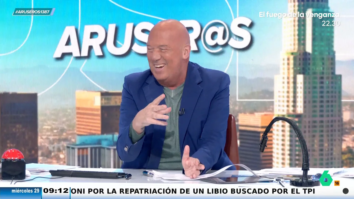 La reacción de Alfonso Arús al saber lo que dice la IA de su programa: "Cuenta con conductores de autobuses, los famosos aruseros" La reacción de Alfonso Arús al saber lo que dice la IA de su programa: "Cuenta con conductores de autobuses, los famosos aruseros"