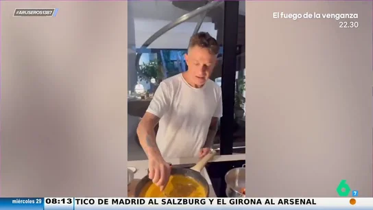 Alejandro Sanz alucina a Alfonso Arús al cocinar arroz caldoso a Candela Márquez: "Sabe lo que hace" Alejandro Sanz alucina a Alfonso Arús al cocinar arroz caldoso a Candela Márquez: "Sabe lo que hace"