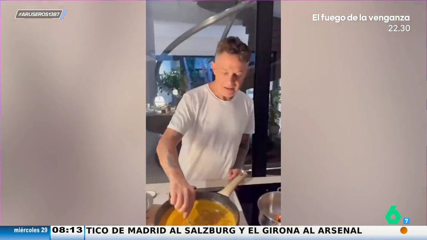 Alejandro Sanz alucina a Alfonso Arús al cocinar arroz caldoso a Candela Márquez: "Sabe lo que hace" Alejandro Sanz alucina a Alfonso Arús al cocinar arroz caldoso a Candela Márquez: "Sabe lo que hace"