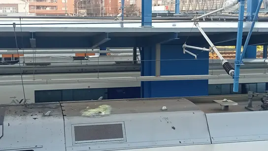 Un muerto y un herido grave al subir al techo de un tren y electrocutarse con la catenaria en Lleida Un muerto y un herido grave al subir al techo de un tren y electrocutarse con la catenaria en Lleida