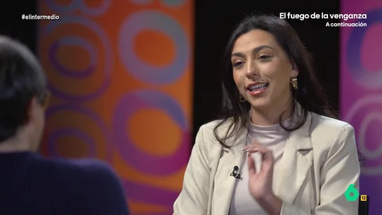 Arabia Pozo desmonta el estereotipo marginal de los gitanos Arabia Pozo, influencer y divulgadora sobre el pueblo gitano, conversa en este vídeo con Thais Villas sobre los estereotipos alrededor de esta comunidad, de la que asegura "hay muchos referentes positivos en la historia y no se conocen".