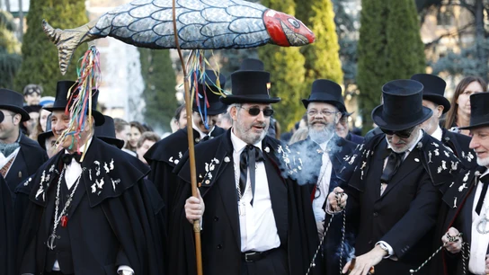 Imagen de archivo de un desfile de 'La Alegre Cofradía del Entierro de la Sardina' en Madrid. Imagen de archivo de un desfile de 'La Alegre Cofradía del Entierro de la Sardina' en Madrid.
