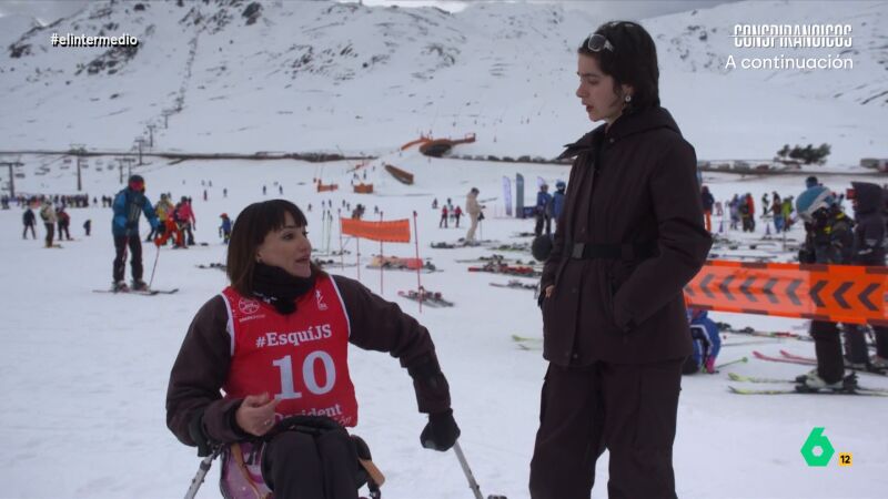 Inés Rodríguez anima a Irene Villa en la Copa de España inclusiva de esquí alpino