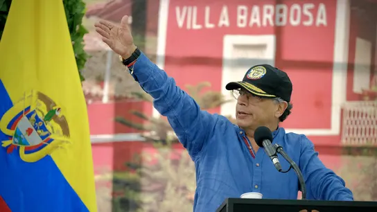 Gustavo Petro compara las deportaciones de migrantes de Trump con los nazis: "Se llama colectivizar el crimen, se lo inventó Hitler" El presidente de Colombia, Gustavo Petro, durante un discurso