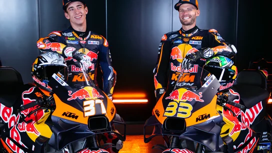 Pedro Acosta y Brad Binder en la presentación de KTM Pedro Acosta y Brad Binder en la presentación de KTM