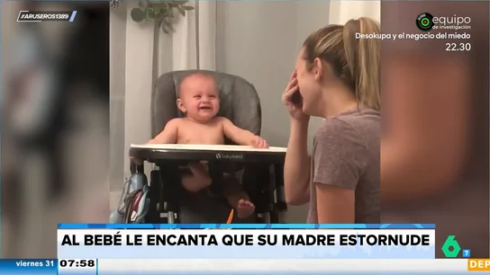El divertido vídeo viral del bebé que se parte de risa cada vez que su mamá estornuda El divertido vídeo viral del bebé que se parte de risa cada vez que su mamá estornuda