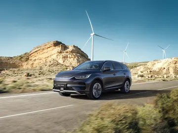 Así es el brutal nuevo SUV de BYD de 7 plazas: más de 500 CV y más de 500 km de autonomía para competir con el Mercedes EQE a un precio más barato Así es el brutal nuevo SUV de BYD de 7 plazas: más de 500 CV y más de 500 km de autonomía para competir con el Mercedes EQE a un precio más barato