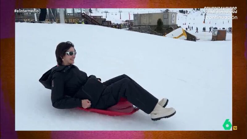 Inés Rodríguez se tira con un trineo por Baqueira Beret: "Igual no es mi deporte, pero me lo estoy pasando teta"