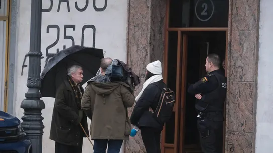 Portal donde vivía la mujer asesinada en Langreo Portal donde vivía la mujer asesinada en Langreo