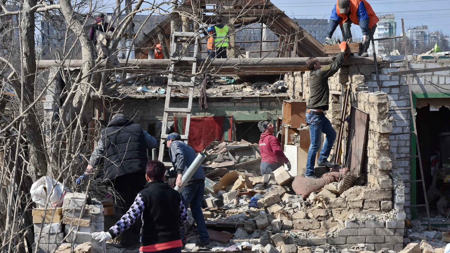 Un edificio destruido en Poltava, Ucrania Un edificio destruido en Poltava, Ucrania