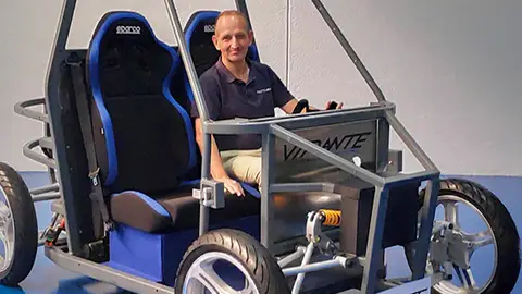 Tras los Ebro, este coche español podría ser la revolución que necesitamos: 400 km de autonomía de hidrógeno, y repostaje al estilo del butano Virante Blue One