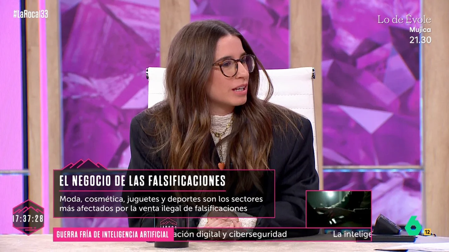 Ale Martín explica el auge de las falsificaciones entre los jóvenes: "Estamos metidos en una rueda de consumismo absoluto" Ale Martín explica el auge de las falsificaciones entre los jóvenes: "Estamos metidos en una rueda de consumismo absoluto"