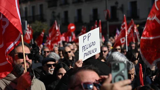 Pancarta durante la manifestación en Madrid en defensa del escudo social del Gobierno Pancarta durante la manifestación en Madrid en defensa del escudo social del Gobierno