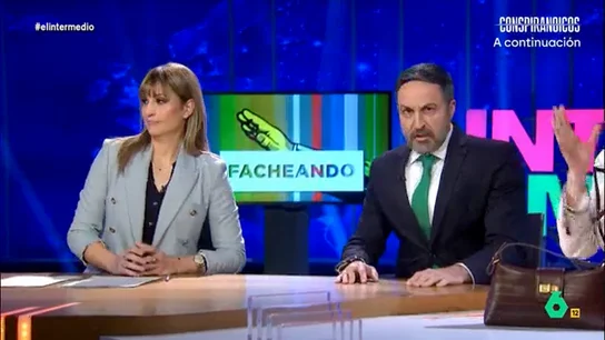 'Santiago Abascal', sobre la crisis de Vox: "Tendría que ser como España: una, grande y libre de niñatos como Gallardo" Raúl Pérez se convierte en 'Santiago Abascal', invitado estrella de 'Facheando', donde analiza la crisis de Vox tras la salida de García-Gallardo y aporta detalles sobre su cumbre de la extrema derecha, que coincide con las jornadas neonazis.
