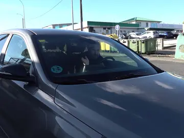 Gesto al peatón Gesto al peatón