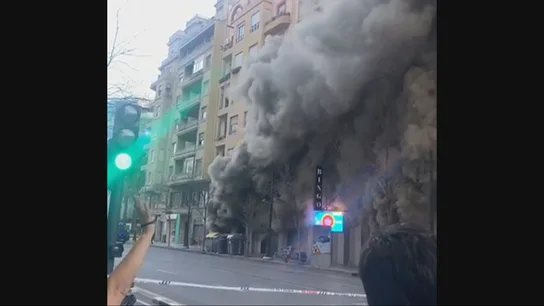 Un incendio en un bingo en el centro de Valencia desata la alarma tras una tremenda humareda en los alrededores Un incendio en un bingo en el centro de Valencia desata la alarma tras una tremenda humareda en los alrededores