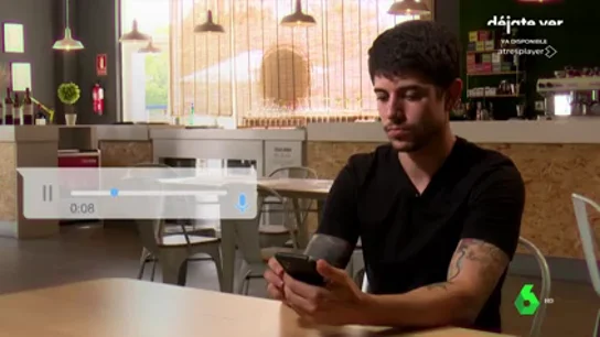 Un camarero, tras denunciar a su jefe ante Inspección de Trabajo: "Nos mandaba a un sótano y nos daba un sobre con el sueldo" En este vídeo que ahora recupera 'Equipo de Investigación', un camarero explicaba las prácticas irregulares que llevaba a cabo su jefe y por las que le denunció a Inspección de Trabajo. Prácticas que, señala, "son bastante usuales" en la hostelería.