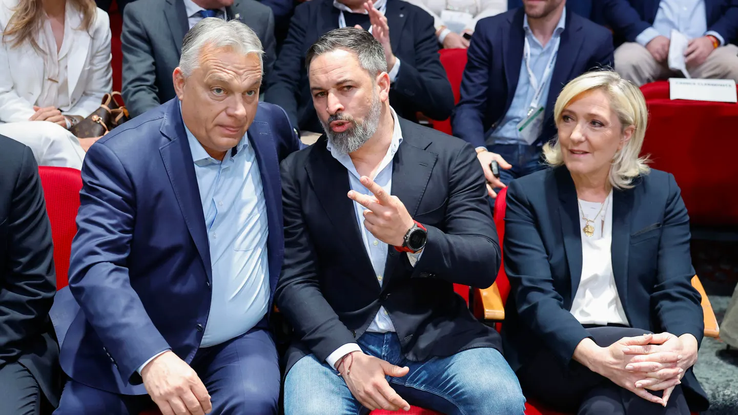 Santiago Abascal junto a Viktor Orbán y a Marine Le Pen Santiago Abascal junto a Viktor Orbán y a Marine Le Pen