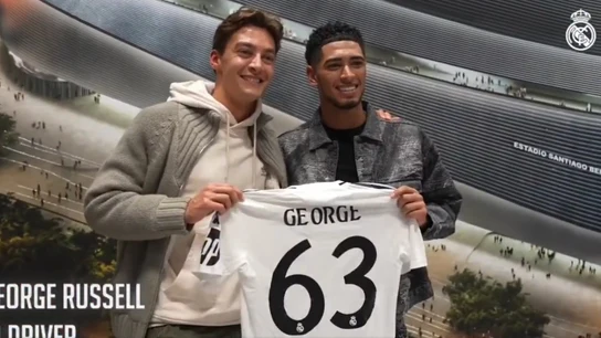 George Russell posa con Jude Bellingham George Russell posa con Jude Bellingham