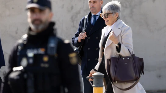 El expresidente de la RFEF, Luis Rubiales, y su abogada Olga Tubau. El expresidente de la RFEF, Luis Rubiales, y su abogada Olga Tubau.