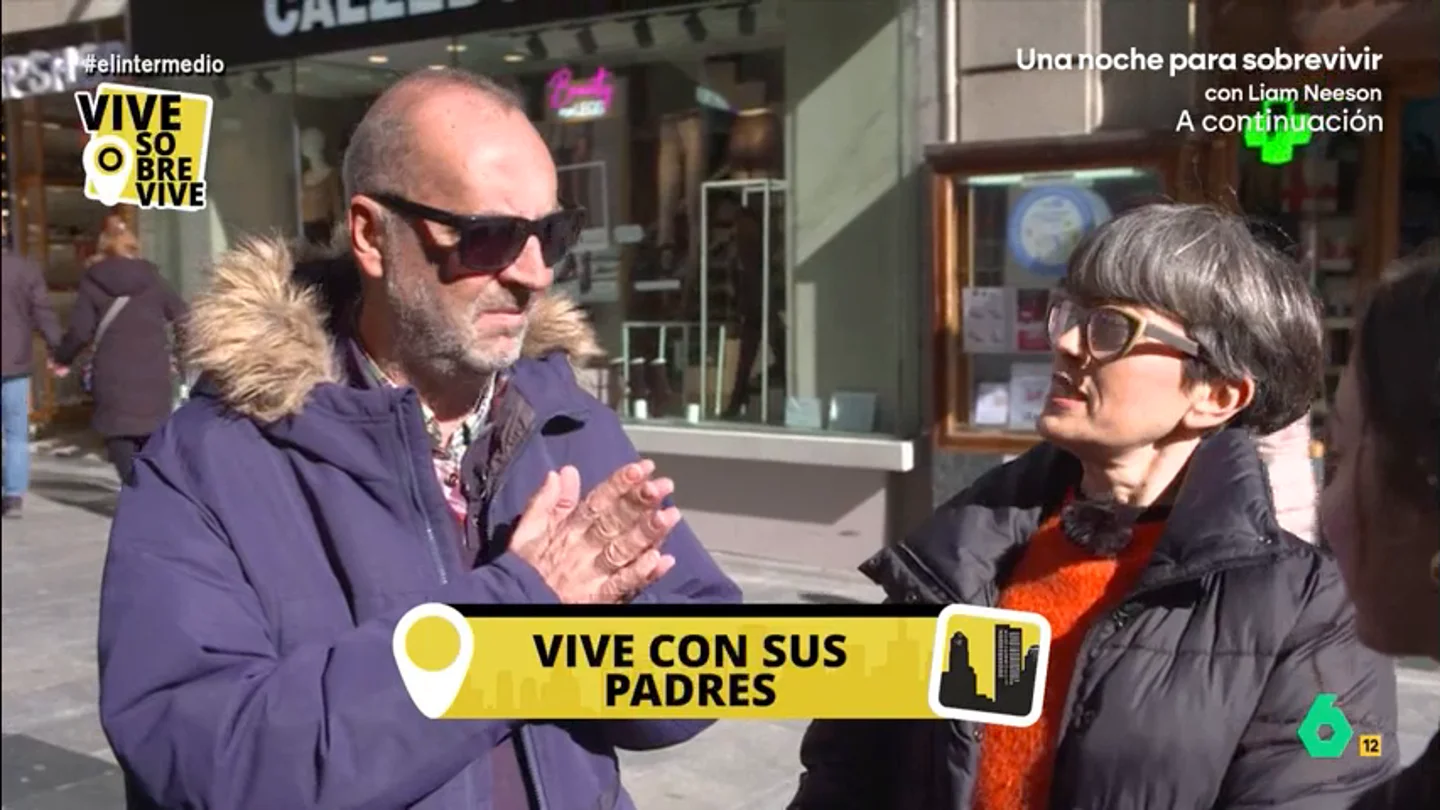 La insólita razón por la que un hombre cree que una chica vive con sus padres: "Lo lleva en la cara" Javier debe encontrar tres perfiles de personas para así conseguir ganar un premio muy especial: una persona que comparta piso, otra que viva con sus padres y alguien que tenga una hipoteca. ¿Conseguirá ganar el juego de Thais Villas?