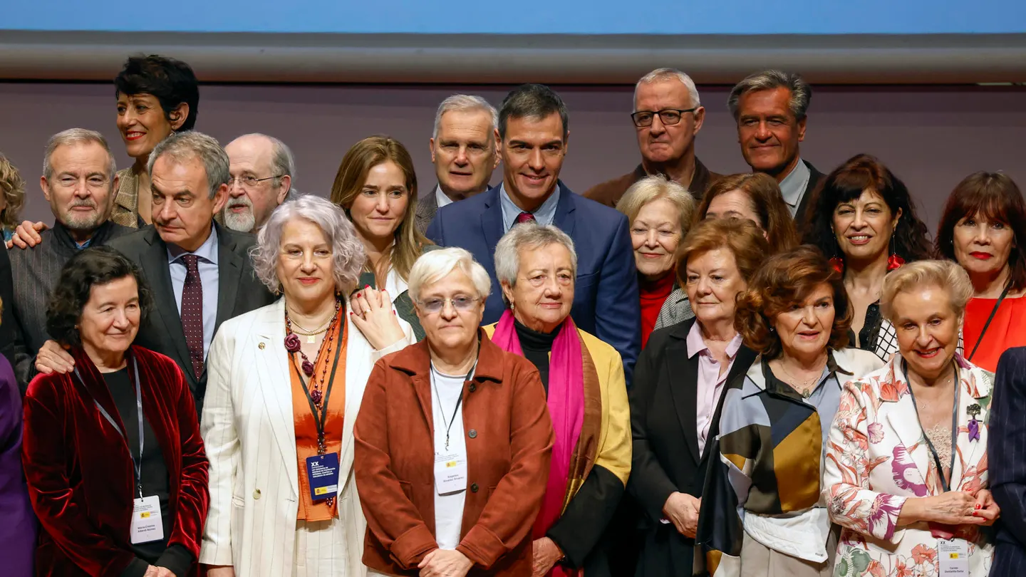 Foto de familia de Pedro Sánchez en el 20º aniversario de la Ley contra la Violencia de Género Foto de familia de Pedro Sánchez en el 20º aniversario de la Ley contra la Violencia de Género