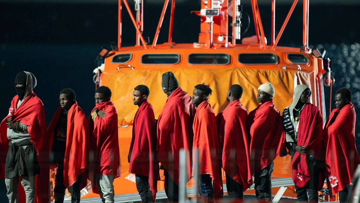 La Guardamar Calíope de Salvamento Marítimo rescata una embarcación con unas 50 personas de origen subsahariano al nordeste de Lanzarote La Guardamar Calíope de Salvamento Marítimo rescata una embarcación con unas 50 personas de origen subsahariano al nordeste de Lanzarote
