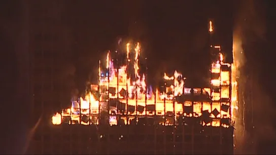 20 años del incendio del Windsor, un misterio que sigue ardiendo 20 años del incendio del Windsor, un misterio que sigue ardiendo