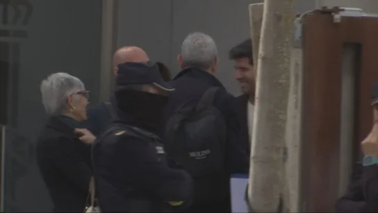 Luis Rubiales y Albert Luque, de risas a su salida del juzgado. Luis Rubiales y Albert Luque, de risas a su salida del juzgado.