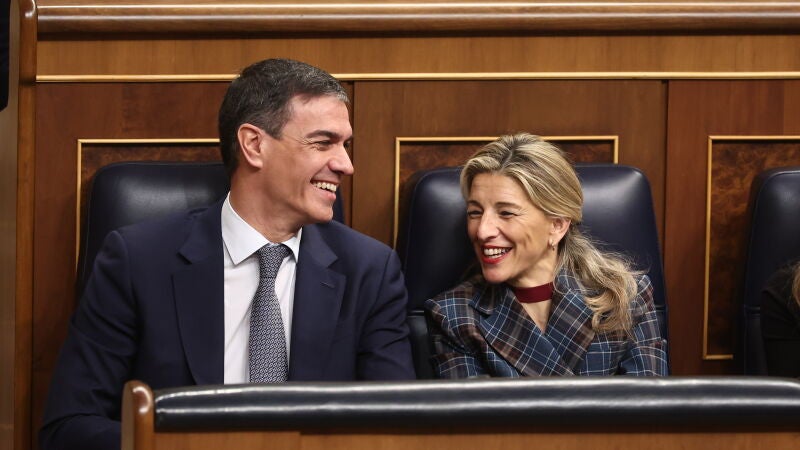 El presidente del Gobierno, Pedro Sánchez y la vicepresidenta segunda y ministra de Trabajo, Yolanda Díaz